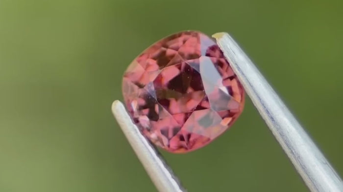 Vivid brown spinel, ethically hand-cut and sourced from Burma. Ideal for custom jewellery in the UK.