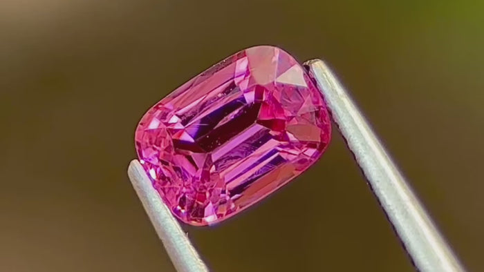 Video of a vivid pink spinel, 0.95ct, eye-clean clarity, spinning under different lighting conditions. Perfect for bespoke jewellery makers seeking high-quality gemstones.